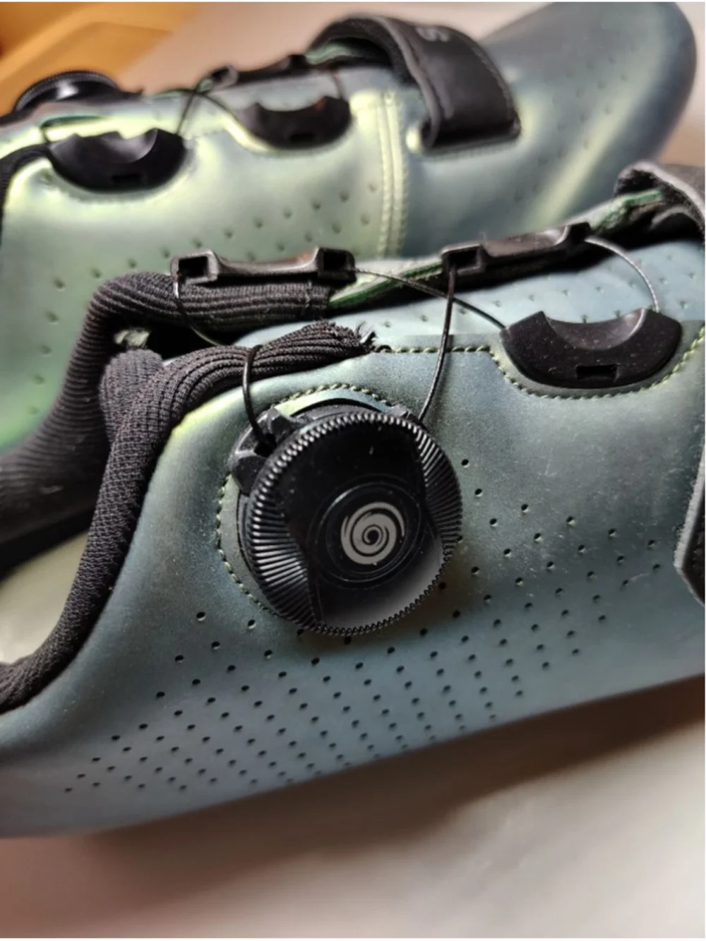 Road Cycling Shoes Size 42 Green Iridescent SPD Compatible BOA Dial Bike Shoes